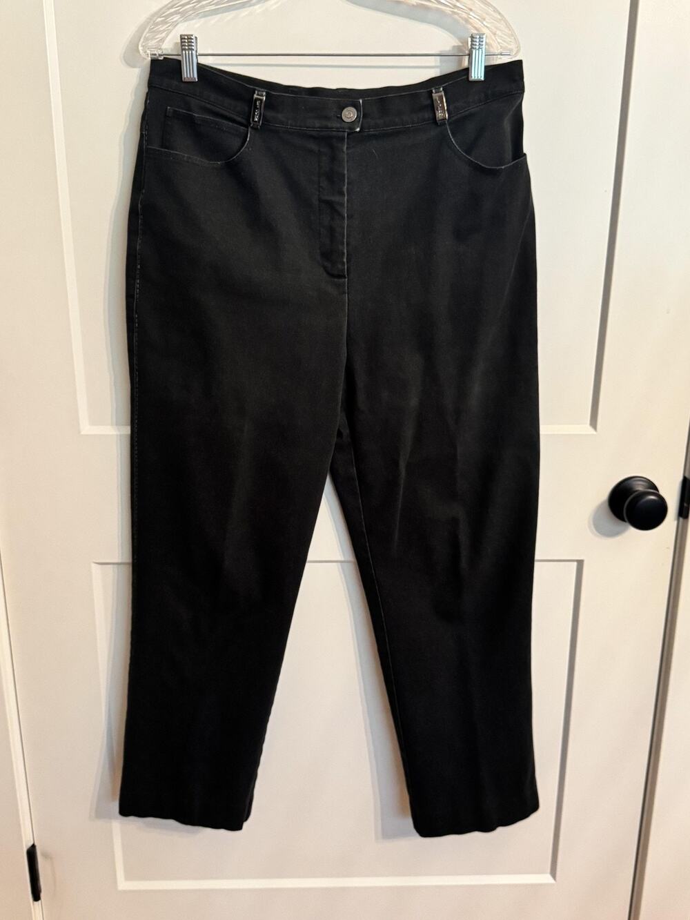 St. John Sport Jeans Sz 14 Black Straight Dark Wash Logo Hardware Denim Ankle